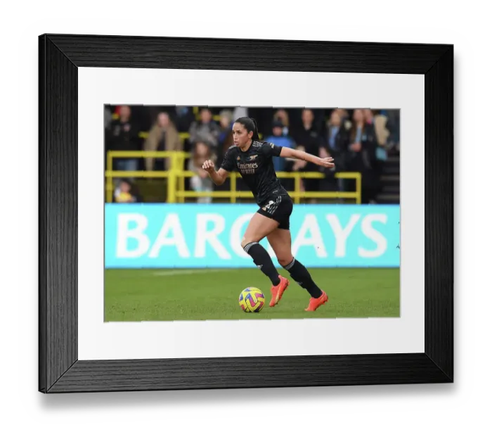 Framed Print : Arsenal's Rafaelle Souza Goes Head-to-Head with Manchester City in FA Women's Super League Clash