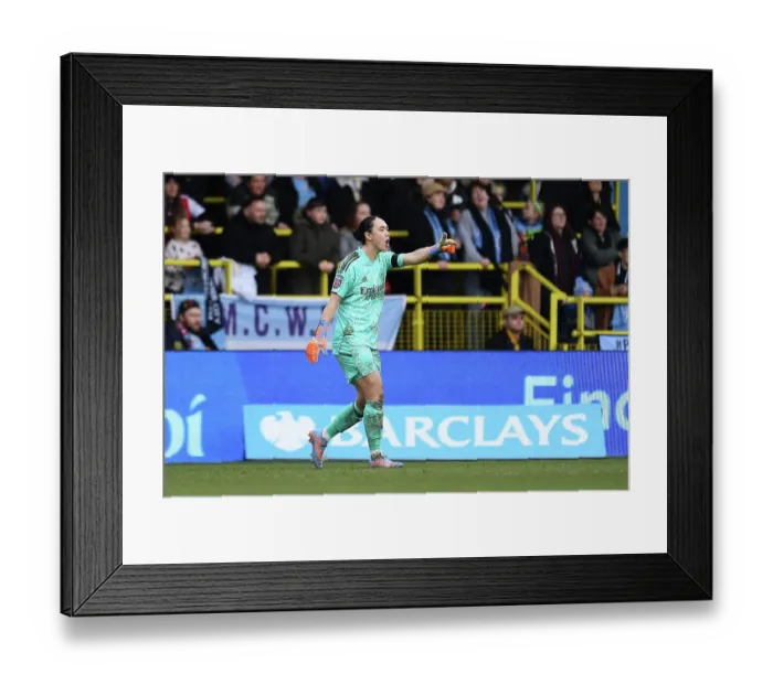 Framed Print : Manuela Zinsberger in Action: Arsenal vs Manchester City - Barclays Women's Super League Showdown