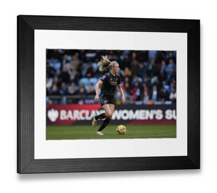Framed Print : Arsenal's Leah Williamson Faces Off Against Manchester City in FA Women's Super League Clash