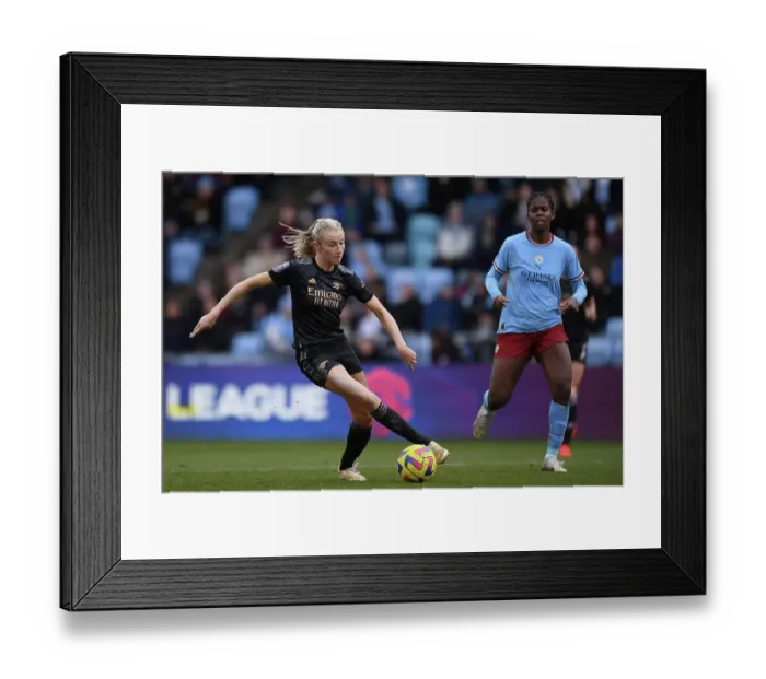 Framed Print : Arsenal's Leah Williamson Faces Off Against Manchester City in FA Women's Super League Showdown