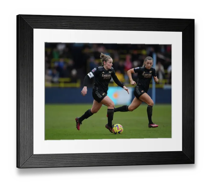 Framed Print : Arsenal's Kim Little Goes Head-to-Head with Manchester City in FA Women's Super League Clash