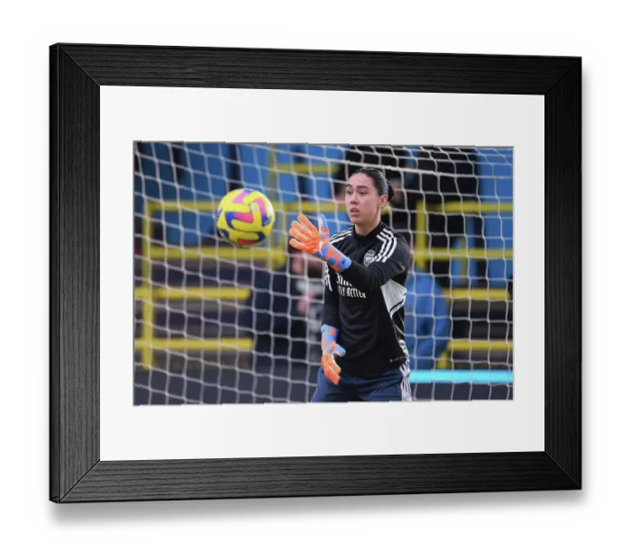 Framed Print : Arsenal Women Prepare for Manchester City Showdown in FA Women's Super League