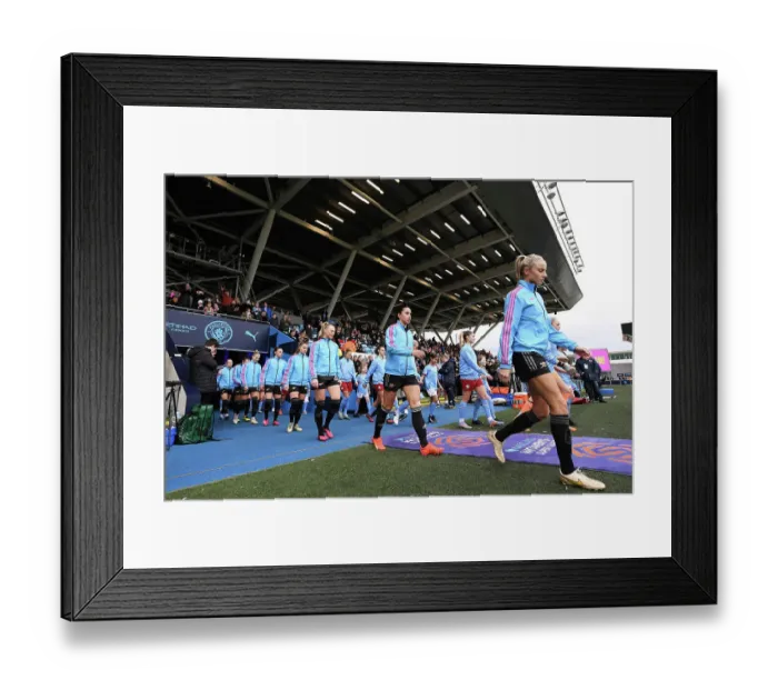 Framed Print : Arsenal's Leah Williamson and Rafaelle Souza Prepare for Manchester City Showdown - Women's Super League Clash