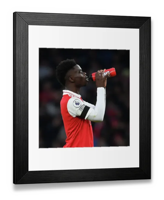 Framed Print : Arsenal's Bukayo Saka in Action against Brentford in the Premier League Framed Print : Arsenal's Bukayo Saka in Action against Brentford in the Premier League