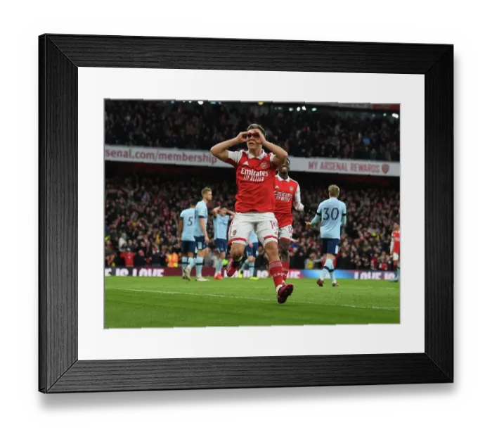 Framed Print : Trossard Stuns Brentford: Dramatic Equalizer for Arsenal in Premier League Clash