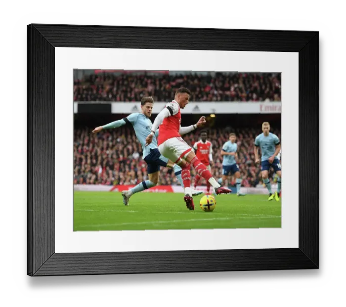 Framed Print : Arsenal's Ben White in Action: Arsenal vs. Brentford, Premier League 2022-23 Framed Print : Arsenal's Ben White in Action: Arsenal vs. Brentford, Premier League 2022-23