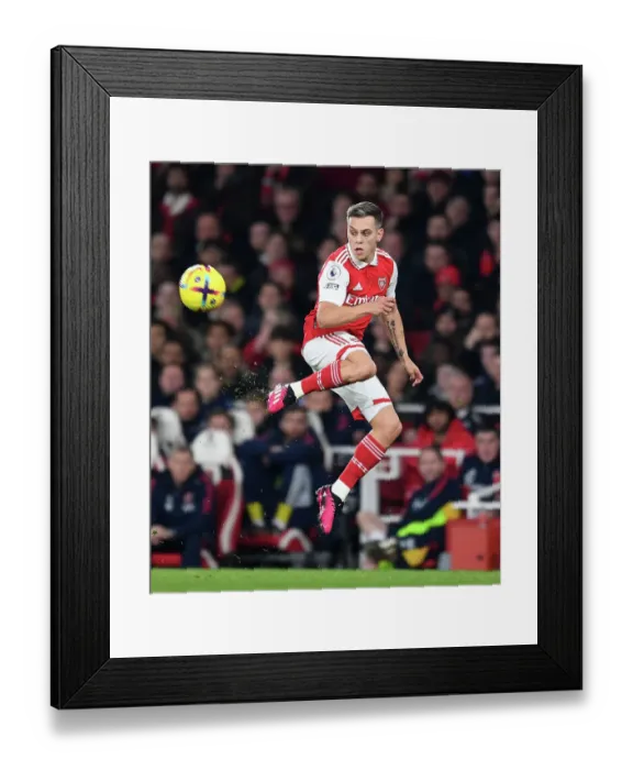 Framed Print : Arsenal's Trossard Faces Manchester City in Premier League Showdown Framed Print : Arsenal's Trossard Faces Manchester City in Premier League Showdown