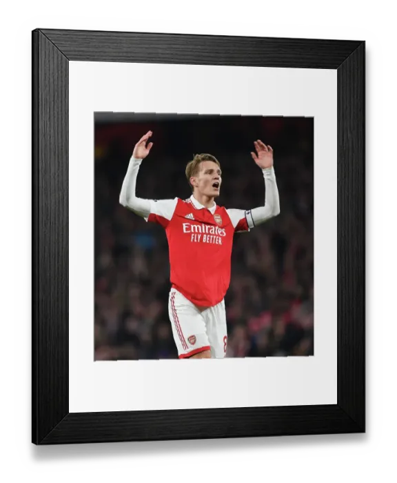 Framed Print : Arsenal's Martin Odegaard Faces Manchester City in the Premier League