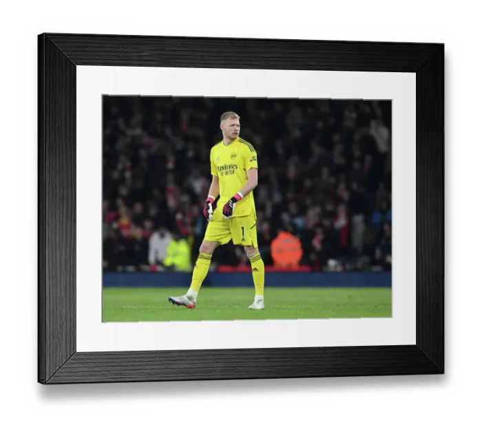 Framed Print : Arsenal's Aaron Ramsdale Goes Head-to-Head with Manchester City in Premier League Battle