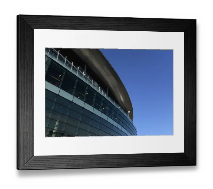 Framed Print : Arsenal vs Manchester City: Premier League Showdown at Emirates Stadium
