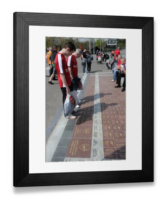 Framed Print : A Battle Unwon: Arsenal vs Manchester City - The Draw at Emirates Framed Print : A Battle Unwon: Arsenal vs Manchester City - The Draw at Emirates