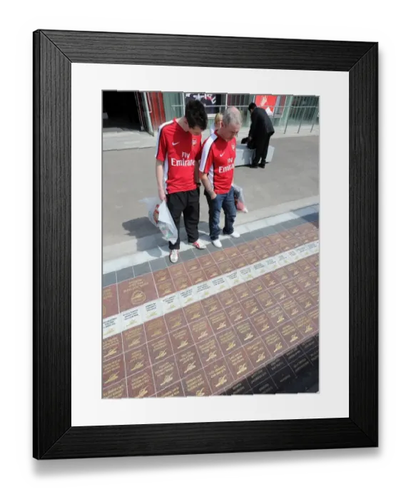 Framed Print : A Battle Unwon: Arsenal vs Manchester City - The FA Premier League Stalemate Framed Print : A Battle Unwon: Arsenal vs Manchester City - The FA Premier League Stalemate
