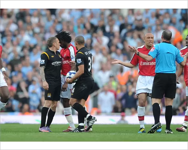 Alex Song (Arsenal) clashes with Craig Bellemy (Man City). Arsenal 0: 0 Manchester City