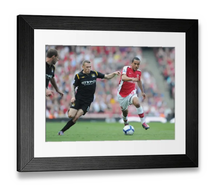 Framed Print : Theo Walcott (Arsenal) Craig Bellamy (Man City). Arsenal 0: 0 Manchester City