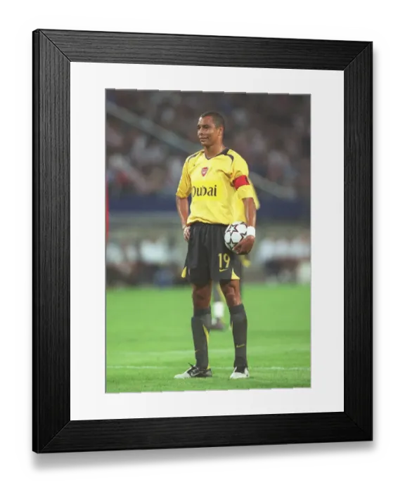 Framed Print : Arsenal captain Gilberto waits to take the penalty Framed Print : Arsenal captain Gilberto waits to take the penalty