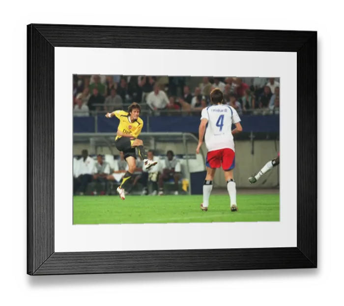 Framed Print : Tomas Rosicky shoots past substitute goalkeeper Stefan Wachter to score the 2nd Arsenal goal Framed Print : Tomas Rosicky shoots past substitute goalkeeper Stefan Wachter to score the 2nd Arsenal goal