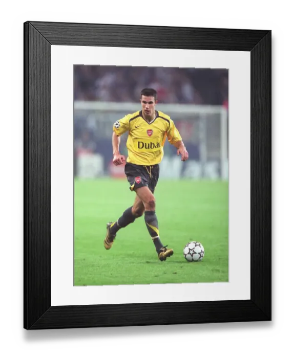 Framed Print : Robin van Persie: Scoring for Arsenal Against Hamburg in the 2006-07 Champions League Framed Print : Robin van Persie: Scoring for Arsenal Against Hamburg in the 2006-07 Champions League