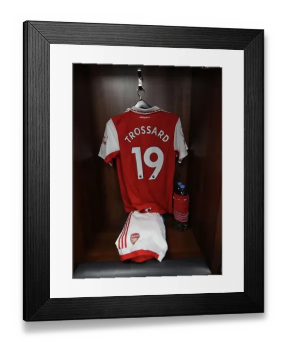 Framed Print : Arsenal: Pre-Match Preparation - Leicester City vs Arsenal, Premier League 2022-23