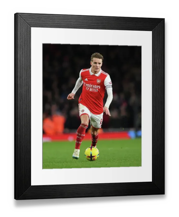 Framed Print : Arsenal vs. Everton: Premier League Clash at Emirates Stadium (2023)