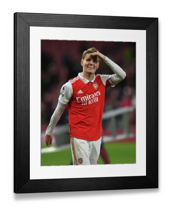 Framed Print : Arsenal vs Everton: Premier League Clash at Emirates Stadium (2023)