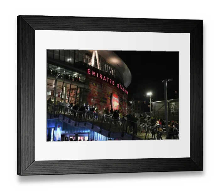 Framed Print : Arsenal vs. Everton: Premier League Showdown at Emirates Stadium