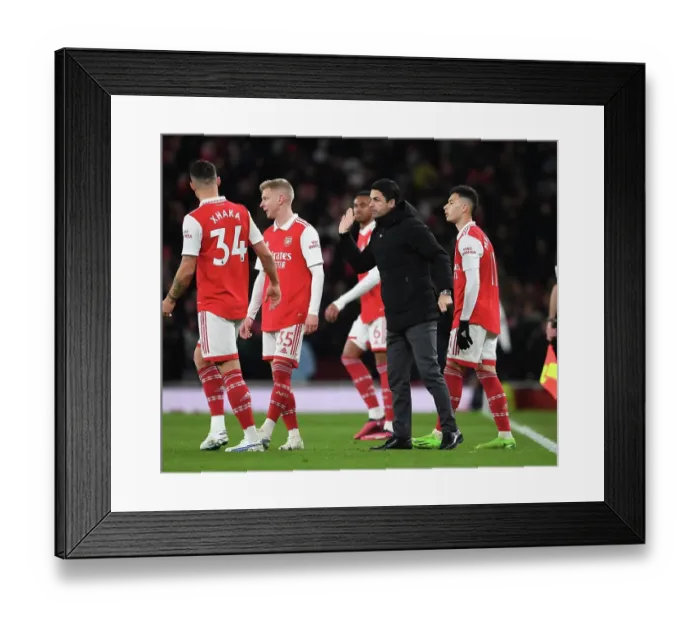 Framed Print : Arsenal Manager Mikel Arteta Conferencing with Xhaka and Zinchenko during Arsenal vs. Everton, Premier League 2022-23 Framed Print : Arsenal Manager Mikel Arteta Conferencing with Xhaka and Zinchenko during Arsenal vs. Everton, Premier League 2022-23