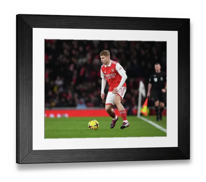 Framed Print : Arsenal's Emile Smith Rowe Shines in Premier League Clash Against Everton