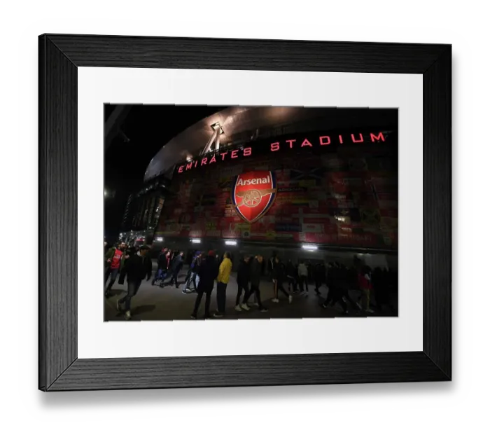 Framed Print : Arsenal vs. Everton: Premier League Showdown at Emirates Stadium