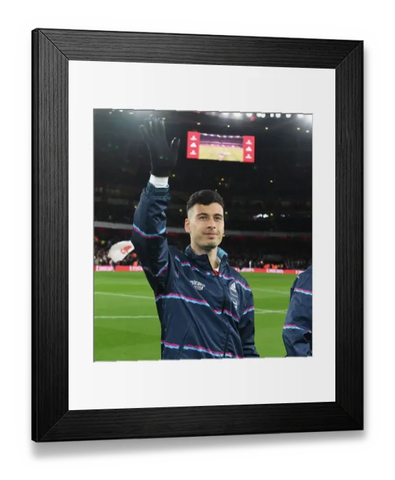 Framed Print : Arsenal's Gabriel Martinelli Ready for Arsenal v Everton Clash in Premier League (2022-23) Framed Print : Arsenal's Gabriel Martinelli Ready for Arsenal v Everton Clash in Premier League (2022-23)