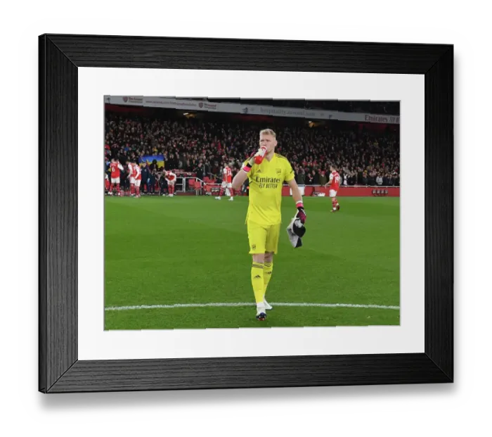 Framed Print : Arsenal's Aaron Ramsdale Gears Up for Arsenal v Everton Premier League Clash at Emirates Stadium