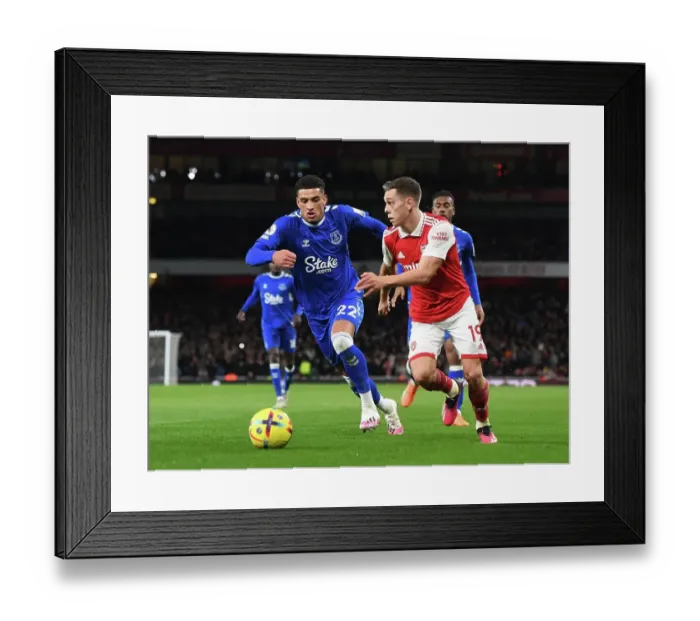 Framed Print : Arsenal's Trossard Outmaneuvers Everton's Godfrey in Premier League Clash