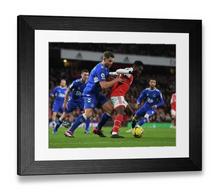 Framed Print : Arsenal's Eddie Nketiah Faces Off Against Everton's James Tarkowski in Premier League Clash