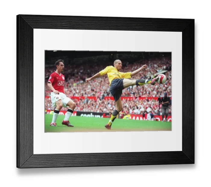 Framed Print : Freddie Ljungberg (Arsenal) Gary Neville (Manchester United) Framed Print : Freddie Ljungberg (Arsenal) Gary Neville (Manchester United)