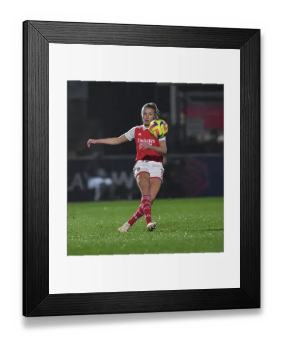 Framed Print : Arsenal Women vs Liverpool Women: FA Women's Super League Clash - Leah Williamson in Action (2022-23)