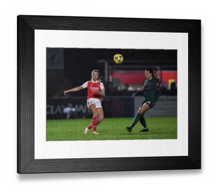 Framed Print : Arsenal Women vs Liverpool Women: FA Women's Super League Clash - Leah Williamson in Action (2022-23)