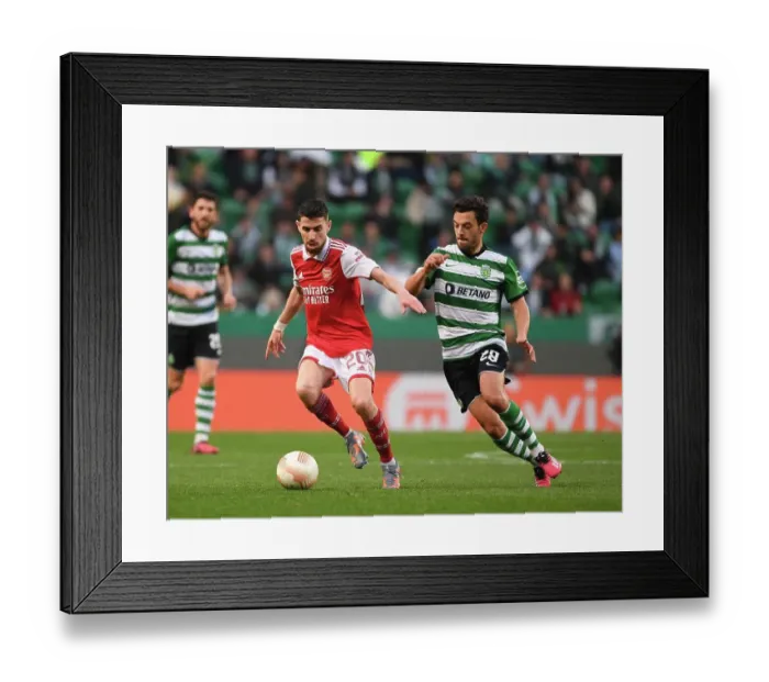 Framed Print : Arsenal's Jorginho Breaks Past Sporting's Pedro Goncalves in Europa League Clash