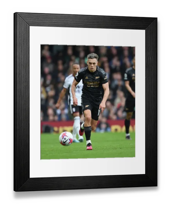 Framed Print : Arsenal's Leandro Trossard in Action: A Premier League Showdown at Fulham (2022-23)