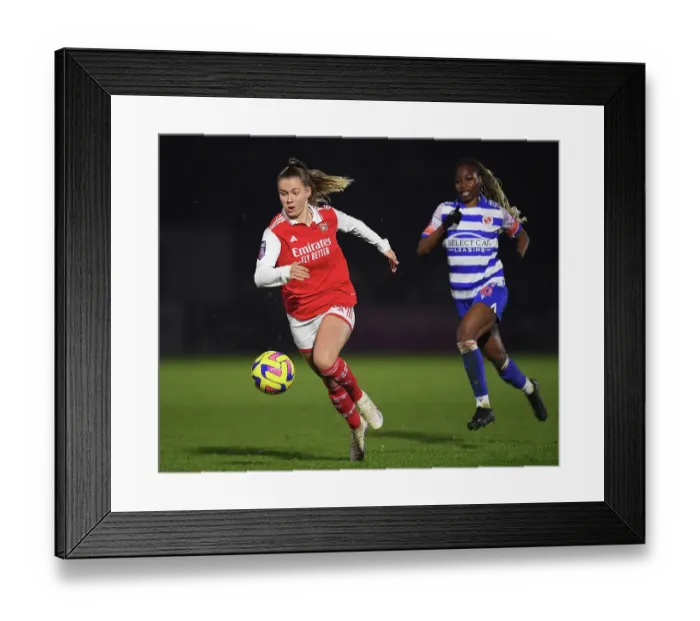 Framed Print : Arsenal's Pelova Shines in FA Super League Clash Against Reading Framed Print : Arsenal's Pelova Shines in FA Super League Clash Against Reading