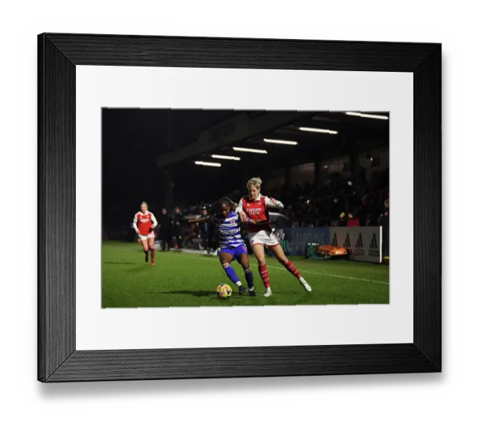 Framed Print : Arsenal Women vs. Reading: FA Women's Super League Clash at Meadow Park