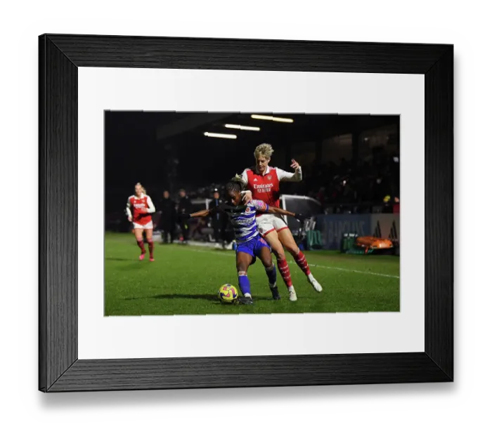 Framed Print : Arsenal Women vs. Reading: Barclays Super League Clash at Meadow Park