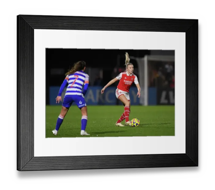 Framed Print : Arsenal's Leah Williamson in Action: FA Women's Super League Match vs. Reading