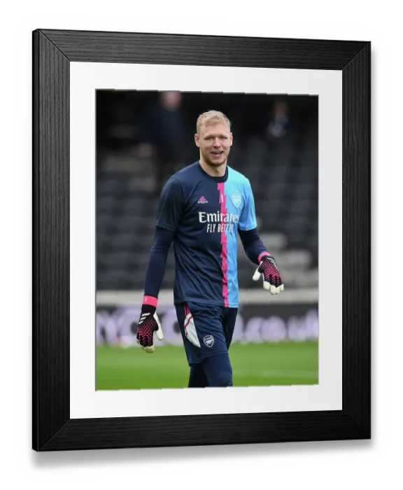 Framed Print : Arsenal's Aaron Ramsdale Prepares for Fulham Clash in Premier League (Fulham v Arsenal 2022-23)