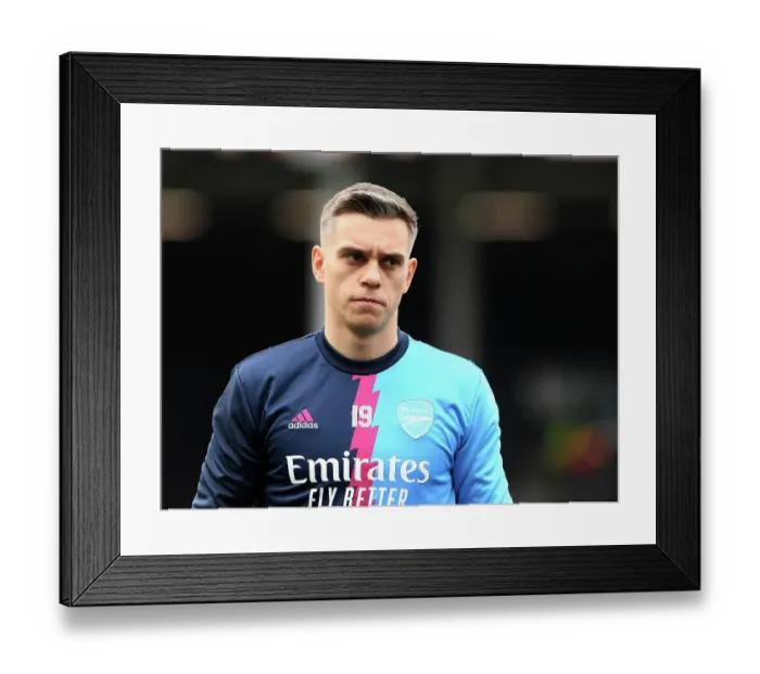 Framed Print : Arsenal's Leandro Trossard Readies for Fulham Clash in Premier League (2022-23)