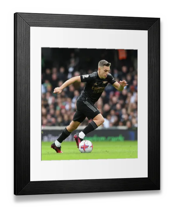 Framed Print : Arsenal's Leandro Trossard in Action: Fulham vs Arsenal (2022-23) Framed Print : Arsenal's Leandro Trossard in Action: Fulham vs Arsenal (2022-23)