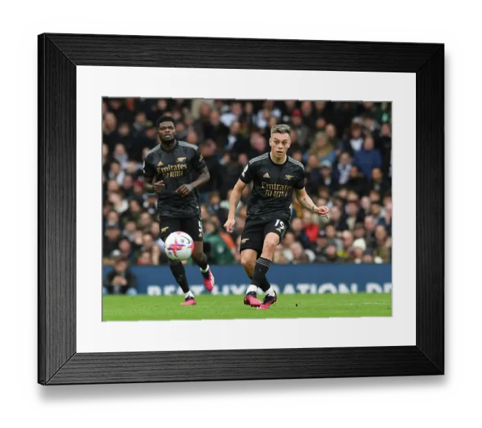 Framed Print : Arsenal's Leandro Trossard in Action: Fulham vs. Arsenal (2022-23) Framed Print : Arsenal's Leandro Trossard in Action: Fulham vs. Arsenal (2022-23)