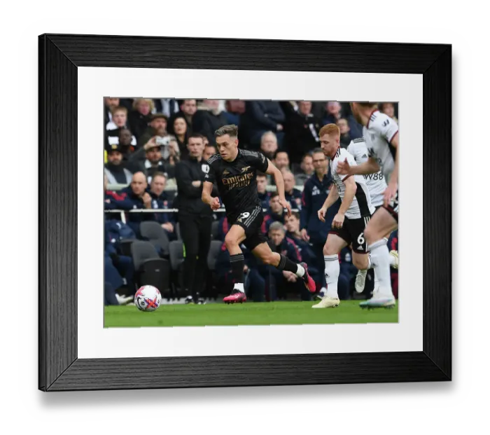 Framed Print : Arsenal's Leandro Trossard in Action: Fulham vs Arsenal (2022-23) Framed Print : Arsenal's Leandro Trossard in Action: Fulham vs Arsenal (2022-23)