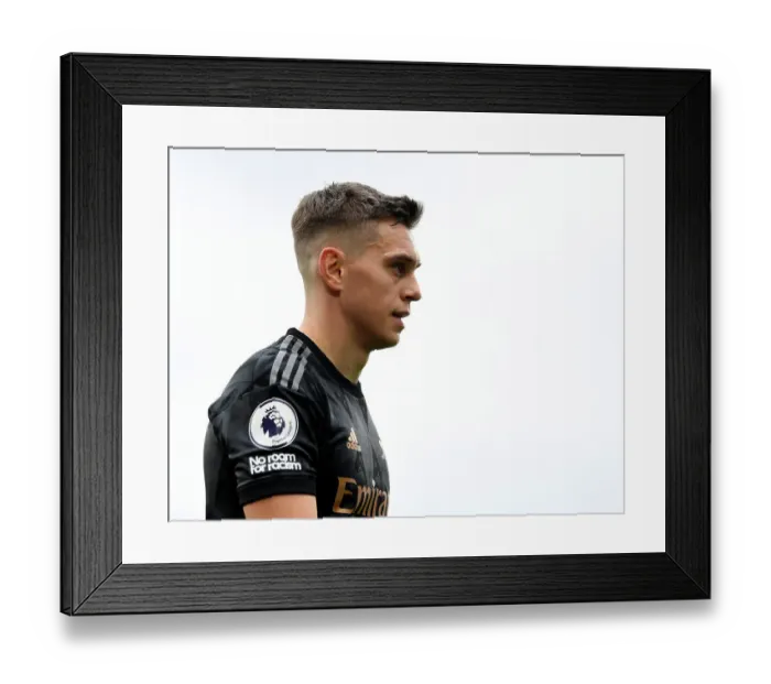 Framed Print : Arsenal's Trossard in Action: Fulham vs Arsenal (2022-23) Framed Print : Arsenal's Trossard in Action: Fulham vs Arsenal (2022-23)