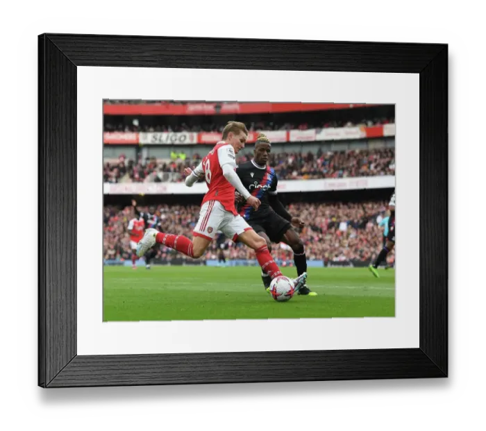 Framed Print : Martin Odegaard in Action: Arsenal vs. Crystal Palace, Premier League 2022-23