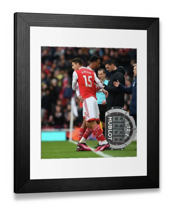 Framed Print : Arsenal's Kiwior Replaces Gabriel against Crystal Palace (Premier League 2022-23)