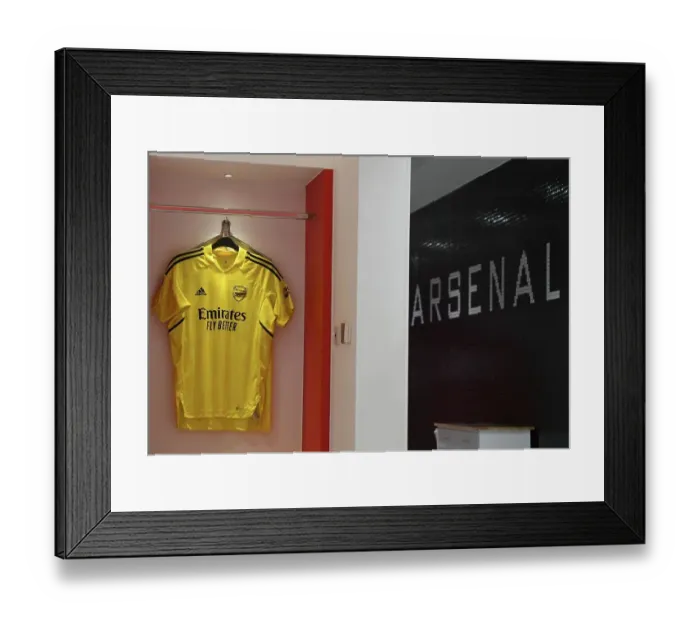 Framed Print : Arsenal FC: Pre-Match Huddle in Emirates Stadium Dressing Room vs Crystal Palace (2022-23) Framed Print : Arsenal FC: Pre-Match Huddle in Emirates Stadium Dressing Room vs Crystal Palace (2022-23)